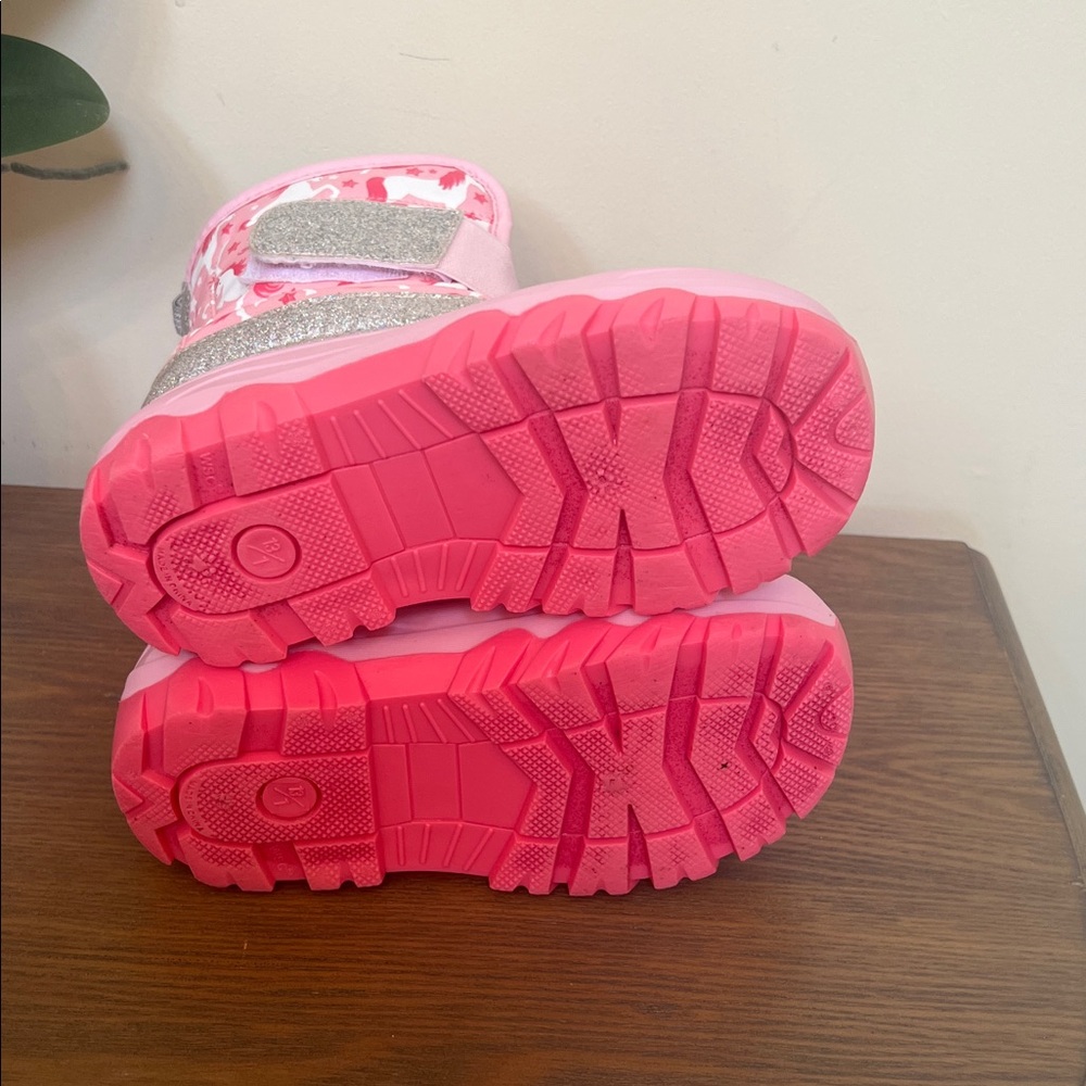Girl’s Pink and Silver Unicorn Star Patterned Snow Boots Size 13/1 - Picture 6 of 7